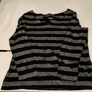 Liz Claiborne sport v-neck long sleeve blouse